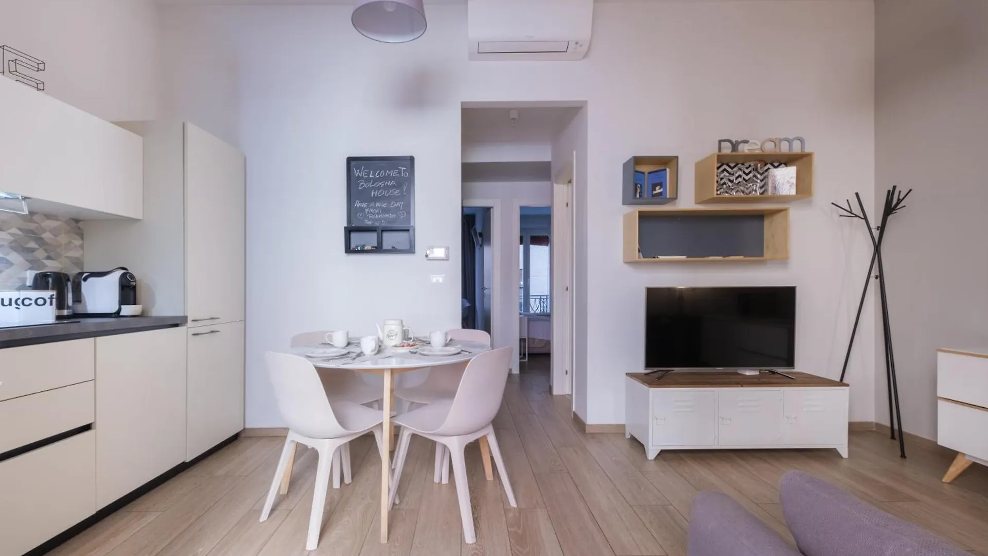 Bologna House Due Torri Apartment