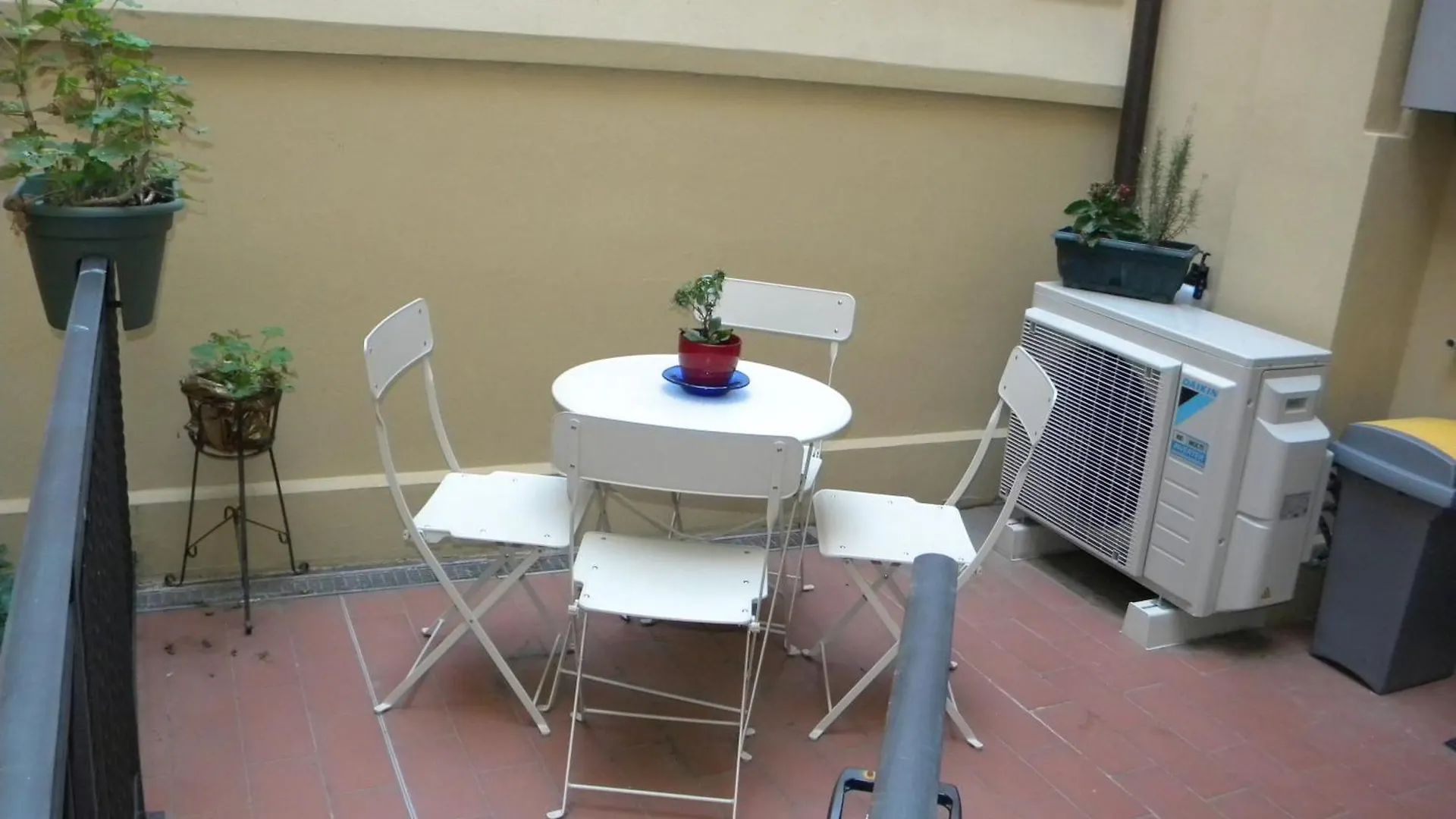 Bologna House Due Torri Apartment İtalya