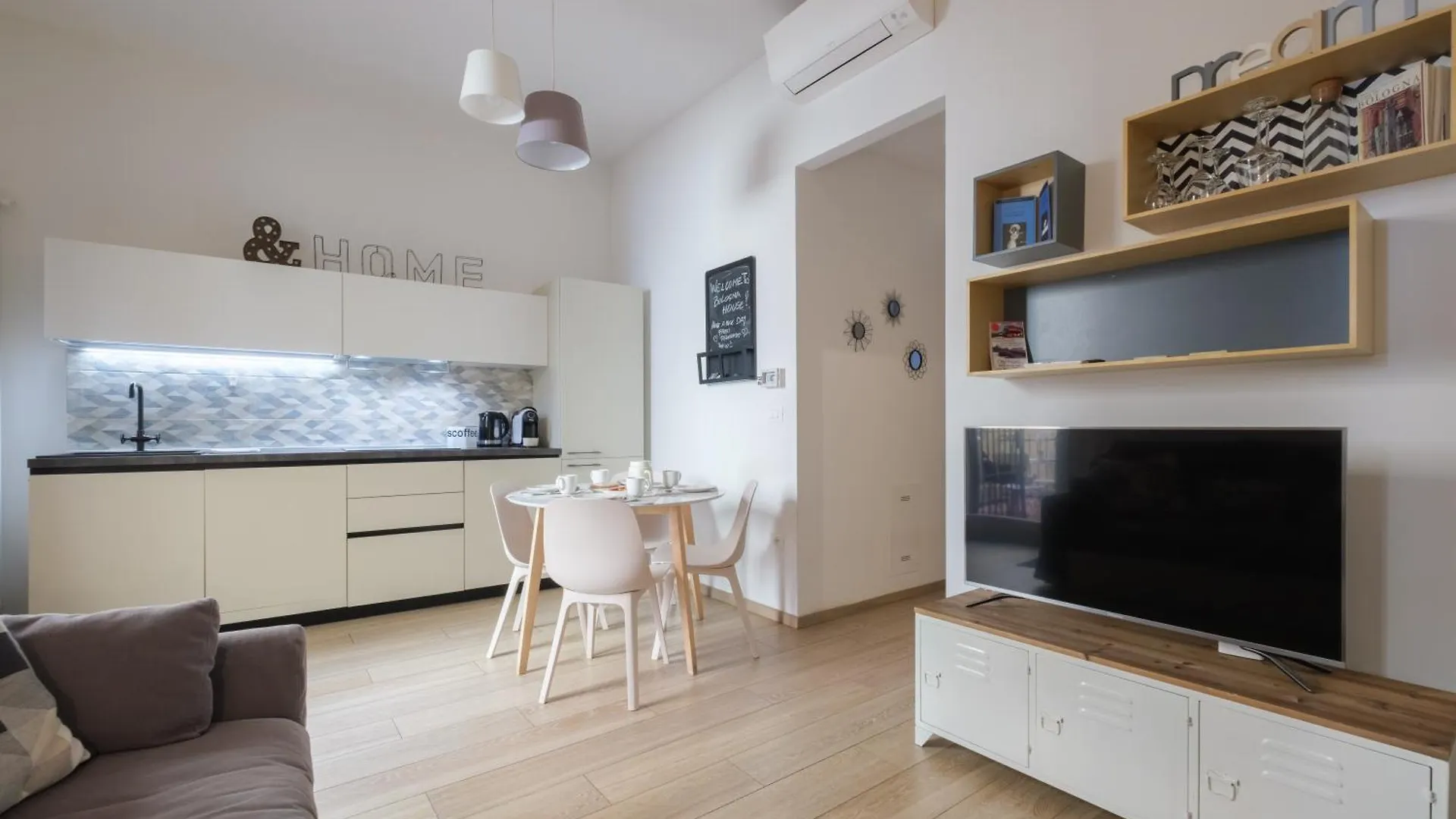 Bologna House Due Torri Apartment İtalya