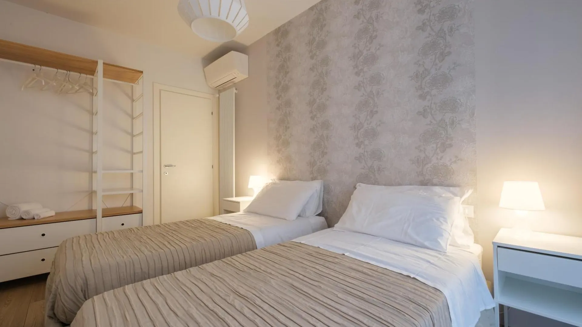 Bologna House Due Torri Apartment