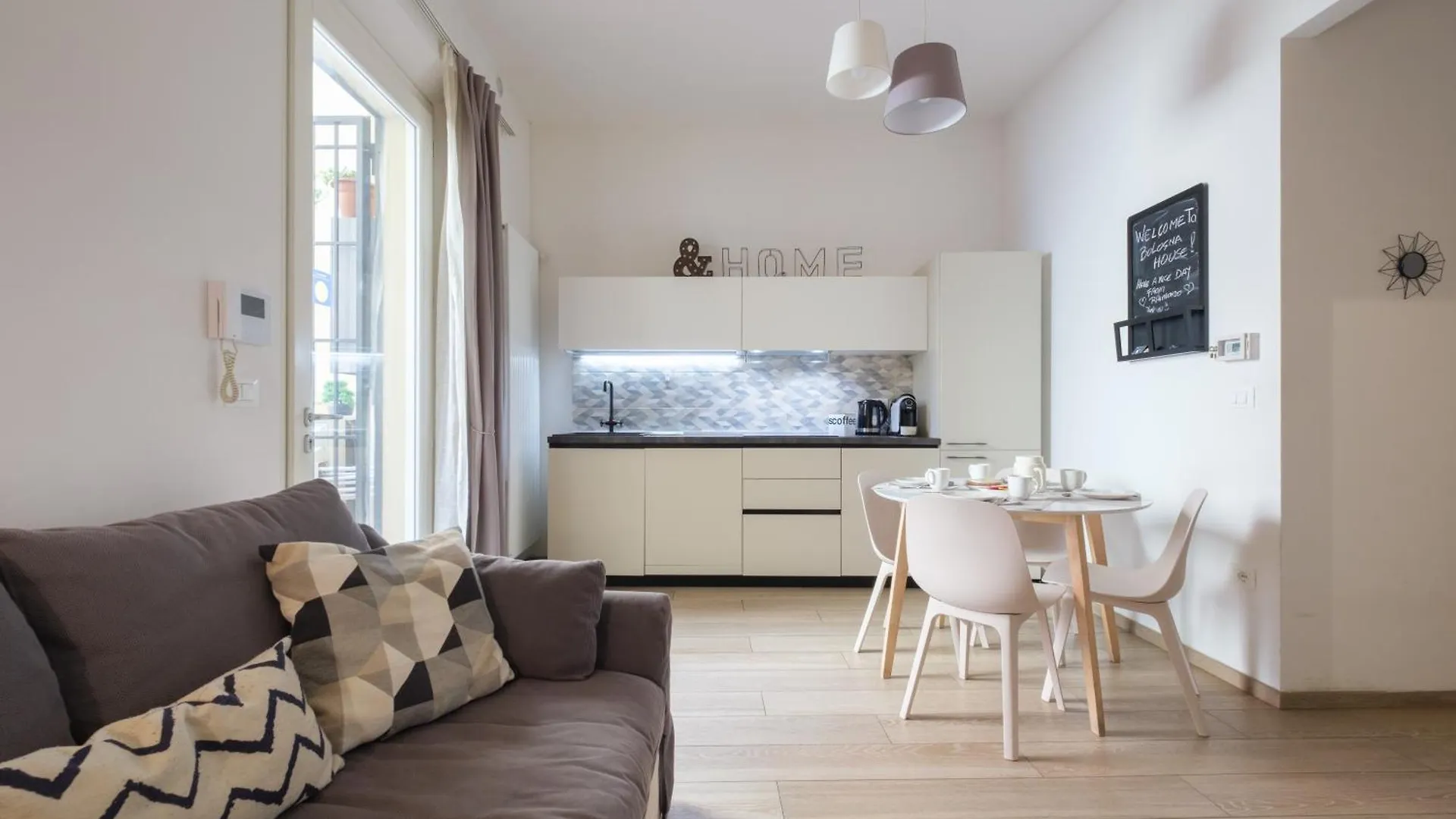 Bologna House Due Torri Apartment