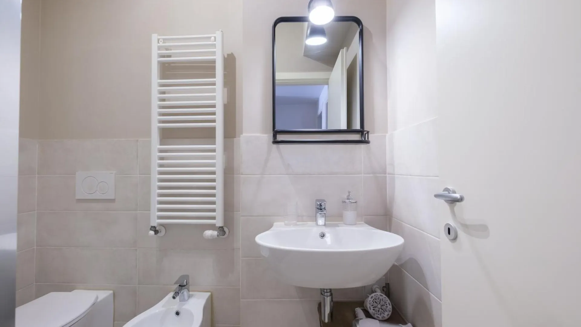Bologna House Due Torri Apartment